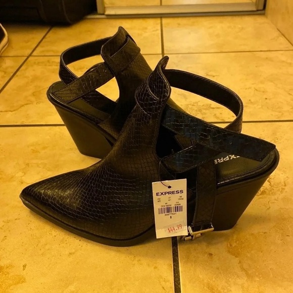 NWT Express Black Heels - Picture 2 of 3
